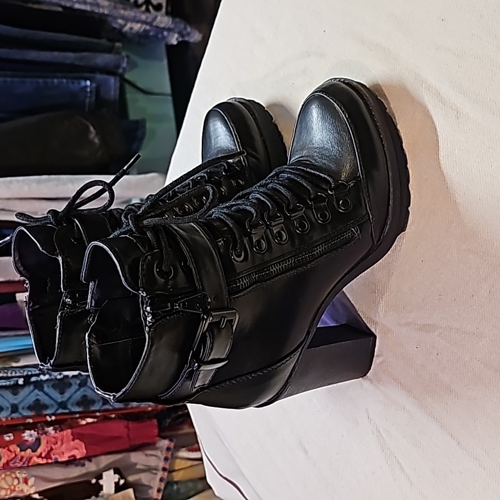G by Guess Black Heeled Boots Worn Once 6.5 - Picture 2 of 5